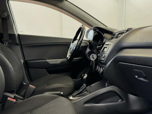 Kia Rio III Рестайлинг с пробегом 2017 года, цена 1 030 000 рублей, 148565 км, хэтчбек, Автокод Объявления