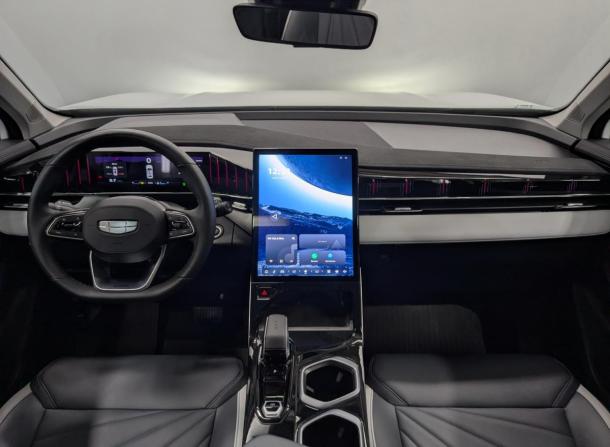 Geely Atlas II с пробегом 2024 года, цена 2 950 000 рублей, 12734 км, внедорожник, Автокод Объявления