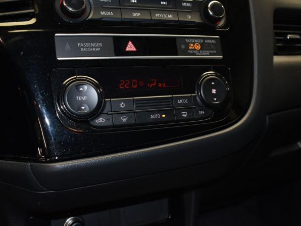 Mitsubishi Outlander III Рестайлинг 3 с пробегом 2019 года, цена 2 040 000 рублей, 128056 км, внедорожник, Автокод Объявления