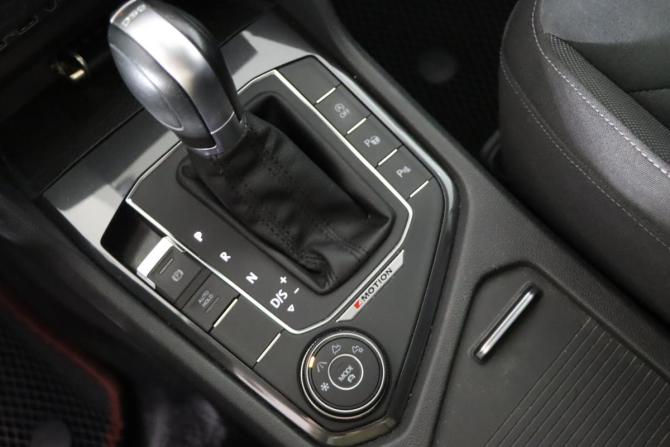 Volkswagen Tiguan II с пробегом 2018 года, цена 2 599 990 рублей, 147482 км, внедорожник, Автокод Объявления