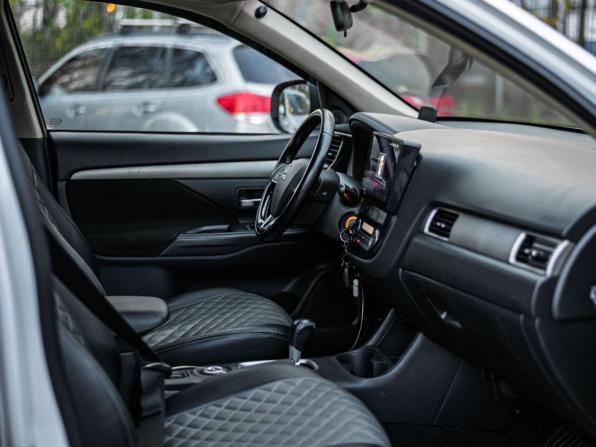 Mitsubishi Outlander III Рестайлинг 2 с пробегом 2015 года, цена 1 625 000 рублей, 164058 км, внедорожник, Автокод Объявления