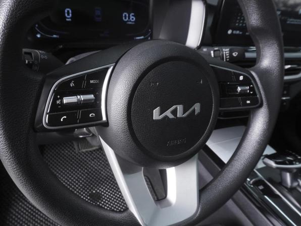 Kia K3 II (China Market) Рестайлинг с пробегом 2024 года, цена 2 349 000 рублей, 33515 км, седан, Автокод Объявления