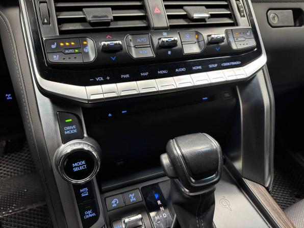 Toyota Land Cruiser 300 Series с пробегом 2022 года, цена 10 500 000 рублей, 64826 км, внедорожник, Автокод Объявления