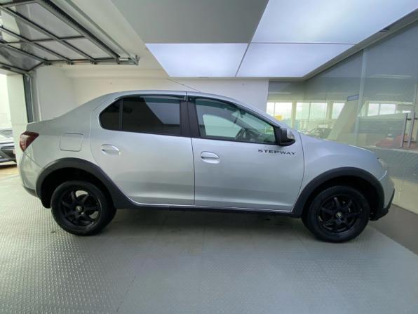 Renault Logan II Рестайлинг с пробегом 2021 года, цена 1 209 000 рублей, 70027 км, седан, Автокод Объявления