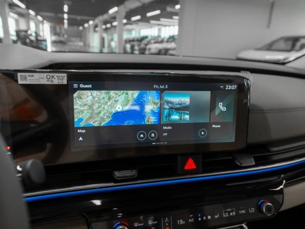 Kia Carnival IV Рестайлинг с пробегом 2024 года, цена 9 100 000 рублей, 50 км, минивэн, Автокод Объявления