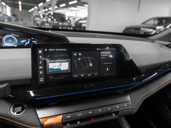 Changan UNI-V I с пробегом 2023 года, цена 2 370 000 рублей, 25248 км, лифтбек, Автокод Объявления