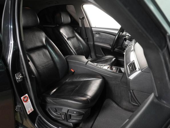 BMW 5 серии V (E60/E61) Рестайлинг с пробегом 2009 года, цена 949 000 рублей, 360384 км, седан, Автокод Объявления