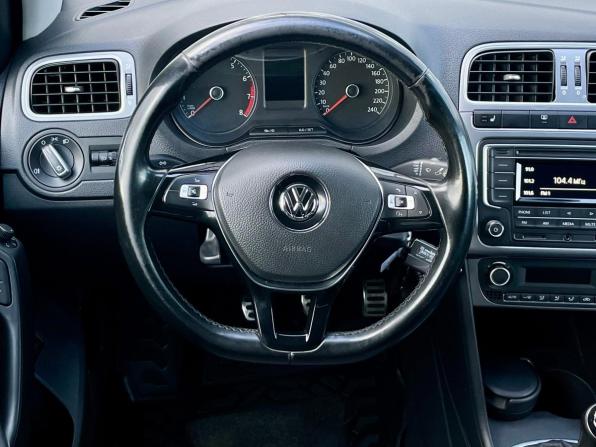 Volkswagen Polo V Рестайлинг с пробегом 2016 года, цена 910 000 рублей, 140840 км, седан, Автокод Объявления