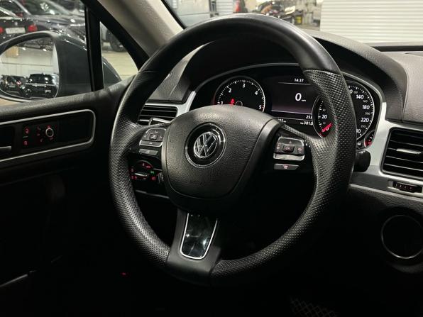 Volkswagen Touareg II с пробегом 2011 года, цена 1 930 000 рублей, 298900 км, внедорожник, Автокод Объявления