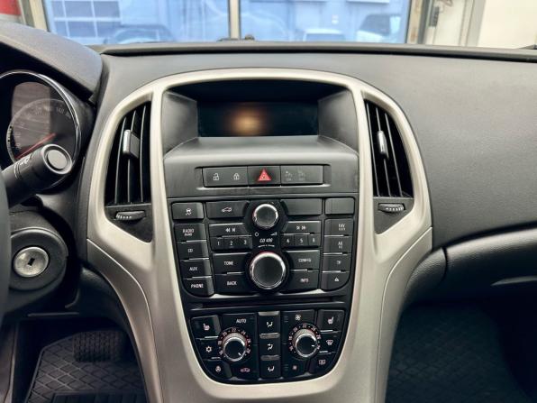 Opel Astra J Рестайлинг с пробегом 2013 года, цена 875 000 рублей, 161500 км, седан, Автокод Объявления