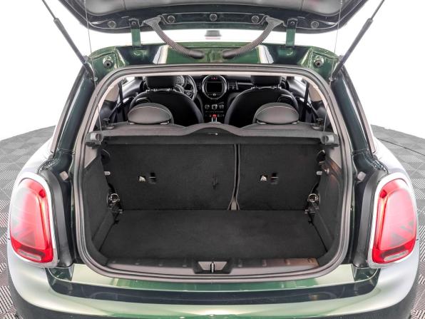 Mini Hatch III (F55/F56) Рестайлинг с пробегом 2018 года, цена 1 715 000 рублей, 81512 км, хэтчбек, Автокод Объявления