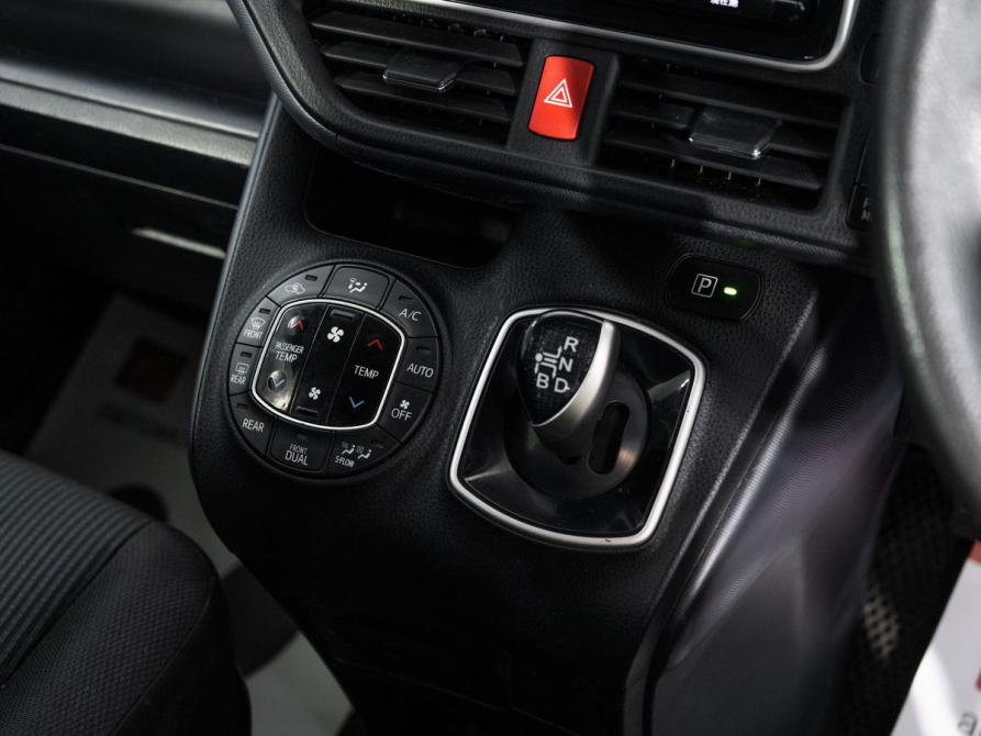 Toyota Voxy III (R80) Рестайлинг Иркутск  - изображение 14