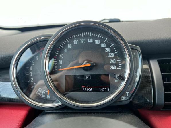 Mini Hatch III (F55/F56) Рестайлинг с пробегом 2019 года, цена 1 890 000 рублей, 66196 км, хэтчбек, Автокод Объявления