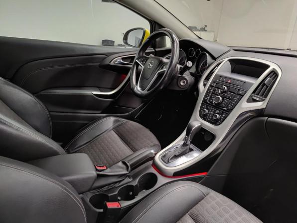 Opel Astra J Рестайлинг с пробегом 2012 года, цена 770 000 рублей, 198405 км, хэтчбек, Автокод Объявления