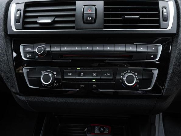 BMW 1 серии II (F20/F21) Рестайлинг с пробегом 2015 года, цена 1 590 000 рублей, 116480 км, хэтчбек, Автокод Объявления