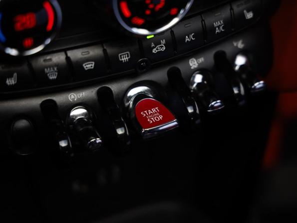 Mini Hatch III (F55/F56) с пробегом 2016 года, цена 1 989 000 рублей, 194590 км, хэтчбек, Автокод Объявления