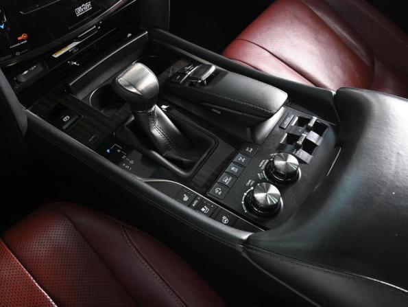 Lexus LX III Рестайлинг 2 с пробегом 2018 года, цена 9 799 000 рублей, 62769 км, внедорожник, Автокод Объявления