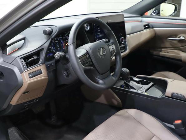 Lexus ES VII Рестайлинг 2 с пробегом 2025 года, цена 5 590 000 рублей, 5755 км, седан, Автокод Объявления
