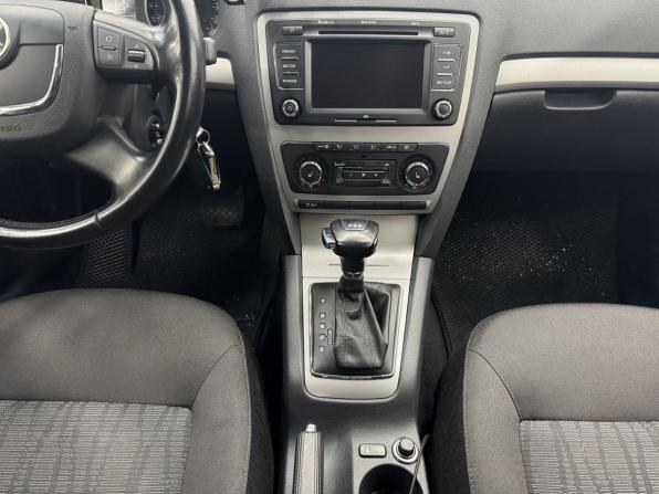 Skoda Octavia II (A5) Рестайлинг с пробегом 2012 года, цена 880 000 рублей, 175006 км, лифтбек, Автокод Объявления