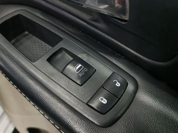 Chrysler Town &amp; Country V Рестайлинг с пробегом 2016 года, цена 1 700 000 рублей, 161980 км, минивэн, Автокод Объявления