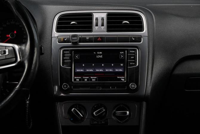 Volkswagen Polo V Рестайлинг с пробегом 2019 года, цена 899 000 рублей, 198234 км, седан, Автокод Объявления