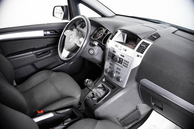 Opel Zafira B Рестайлинг с пробегом 2012 года, цена 679 000 рублей, 360000 км, компактвэн, Автокод Объявления