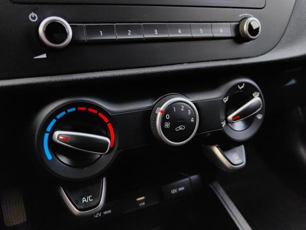 Kia Rio IV Рестайлинг с пробегом 2021 года, цена 1 330 000 рублей, 102644 км, седан, Автокод Объявления
