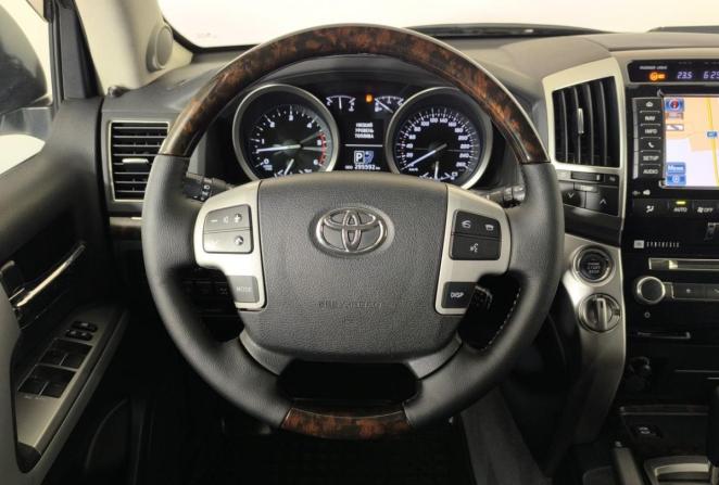 Toyota Land Cruiser 200 Series Рестайлинг 1 с пробегом 2013 года, цена 3 450 000 рублей, 295592 км, внедорожник, Автокод Объявления