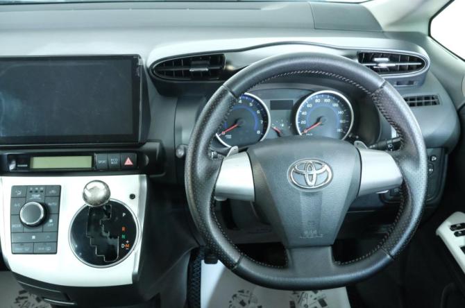 Toyota Wish II Рестайлинг с пробегом 2014 года, цена 1 689 000 рублей, 150000 км, минивэн, Автокод Объявления