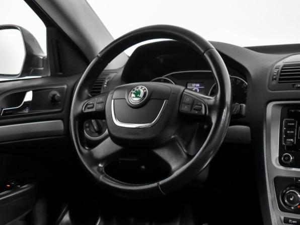 Skoda Octavia II (A5) Рестайлинг с пробегом 2013 года, цена 450 000 рублей, 197474 км, лифтбек, Автокод Объявления