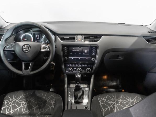 Skoda Octavia III (A7) Рестайлинг с пробегом 2019 года, цена 2 028 000 рублей, 195114 км, лифтбек, Автокод Объявления