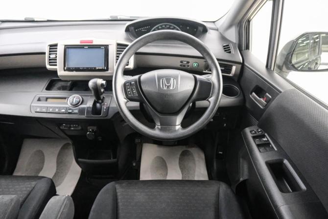 Honda Freed I Рестайлинг с пробегом 2013 года, цена 1 049 000 рублей, 255000 км, компактвэн, Автокод Объявления