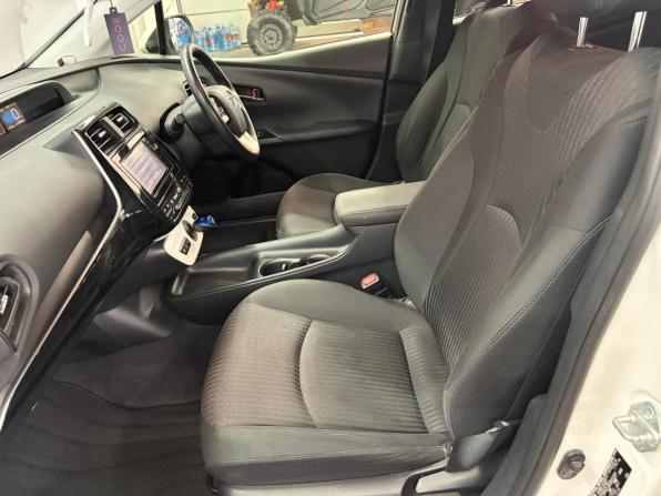 Toyota Prius IV (XW50) с пробегом 2017 года, цена 1 497 000 рублей, 107380 км, лифтбек, Автокод Объявления
