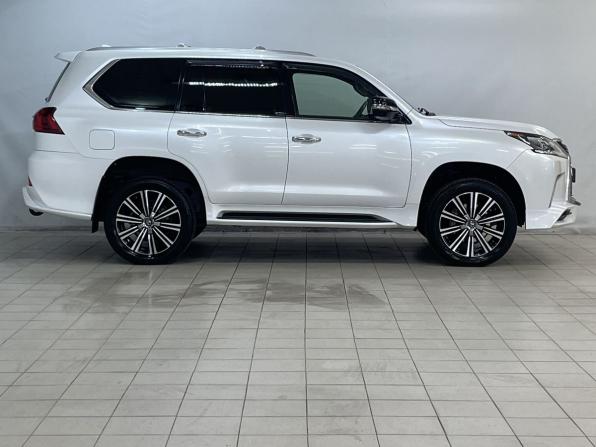 Lexus LX III Рестайлинг 2 с пробегом 2017 года, цена 7 950 000 рублей, 141241 км, внедорожник, Автокод Объявления