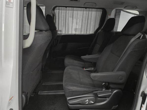 Toyota Voxy III (R80) с пробегом 2014 года, цена 1 545 000 рублей, 190000 км, минивэн, Автокод Объявления