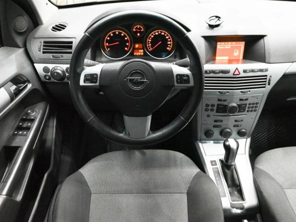 Opel Astra H Рестайлинг с пробегом 2011 года, цена 600 000 рублей, 212372 км, седан, Автокод Объявления