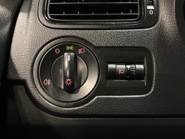 Volkswagen Polo V Рестайлинг с пробегом 2019 года, цена 1 240 000 рублей, 131167 км, седан, Автокод Объявления