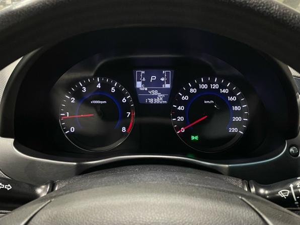 Hyundai Solaris I Рестайлинг с пробегом 2015 года, цена 890 000 рублей, 178380 км, хэтчбек, Автокод Объявления