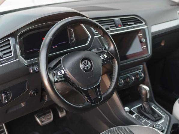 Volkswagen Tiguan II с пробегом 2019 года, цена 2 400 000 рублей, 161636 км, внедорожник, Автокод Объявления