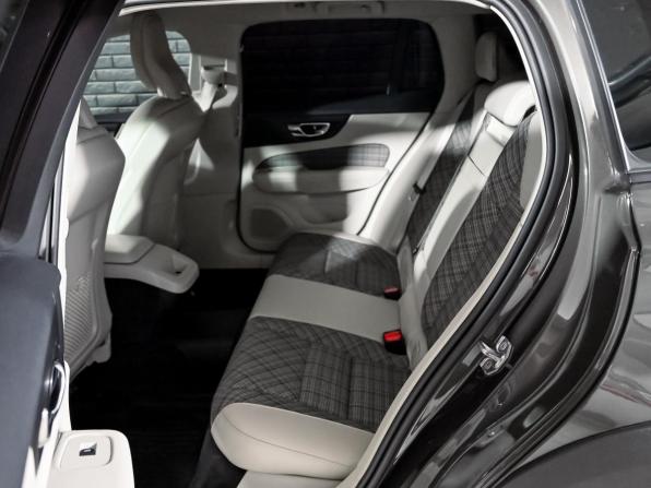 Volvo V60 Cross Country II с пробегом 2020 года, цена 3 700 000 рублей, 110911 км, универсал, Автокод Объявления