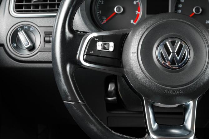 Volkswagen Polo V Рестайлинг с пробегом 2020 года, цена 1 629 000 рублей, 96000 км, седан, Автокод Объявления
