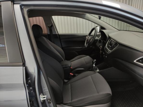 Hyundai Solaris II с пробегом 2017 года, цена 1 299 000 рублей, 96571 км, седан, Автокод Объявления