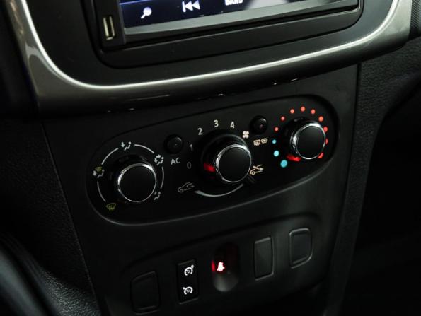 Renault Sandero II с пробегом 2015 года, цена 949 700 рублей, 103408 км, хэтчбек, Автокод Объявления