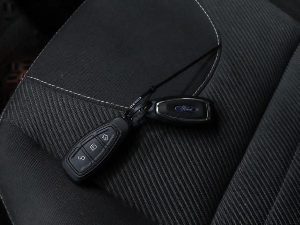 Ford Kuga II с пробегом 2013 года, цена 1 200 000 рублей, 85898 км, внедорожник, Автокод Объявления