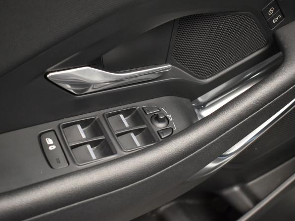 Jaguar E-Pace I с пробегом 2019 года, цена 2 780 000 рублей, 76616 км, внедорожник, Автокод Объявления