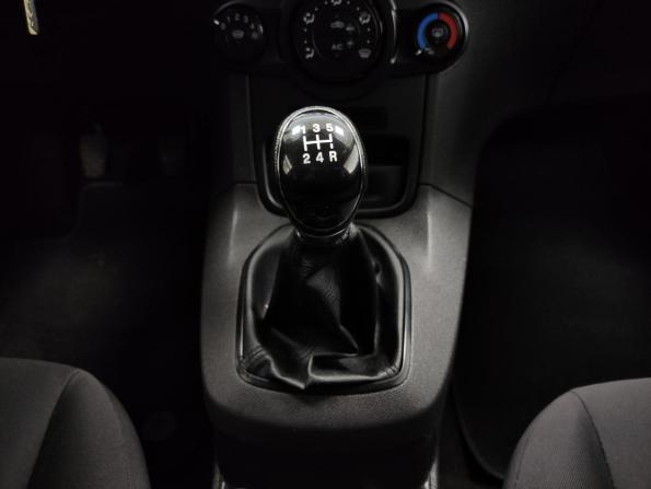 Ford Fiesta Mk6 Рестайлинг с пробегом 2018 года, цена 900 000 рублей, 140000 км, хэтчбек, Автокод Объявления