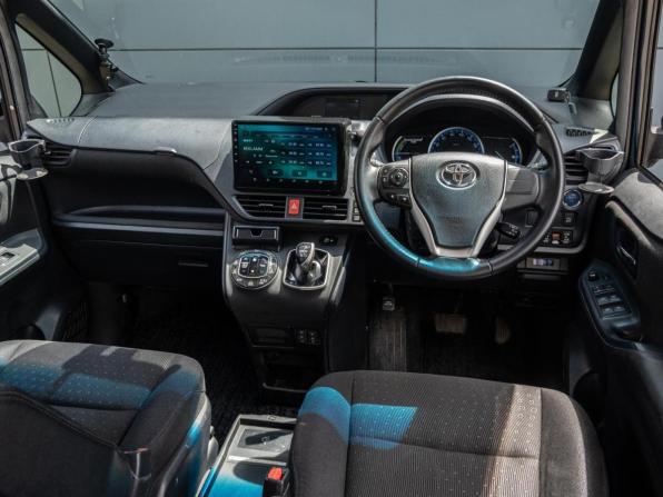 Toyota Voxy III (R80) с пробегом 2014 года, цена 1 715 000 рублей, 206675 км, минивэн, Автокод Объявления