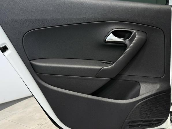 Volkswagen Polo V Рестайлинг с пробегом 2017 года, цена 950 000 рублей, 161584 км, седан, Автокод Объявления