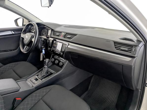 Skoda Superb III с пробегом 2019 года, цена 2 385 000 рублей, 53688 км, лифтбек, Автокод Объявления