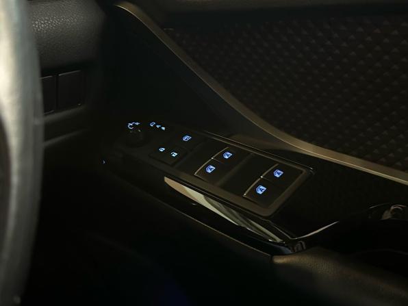 Toyota C-HR I с пробегом 2018 года, цена 2 099 000 рублей, 57200 км, внедорожник, Автокод Объявления